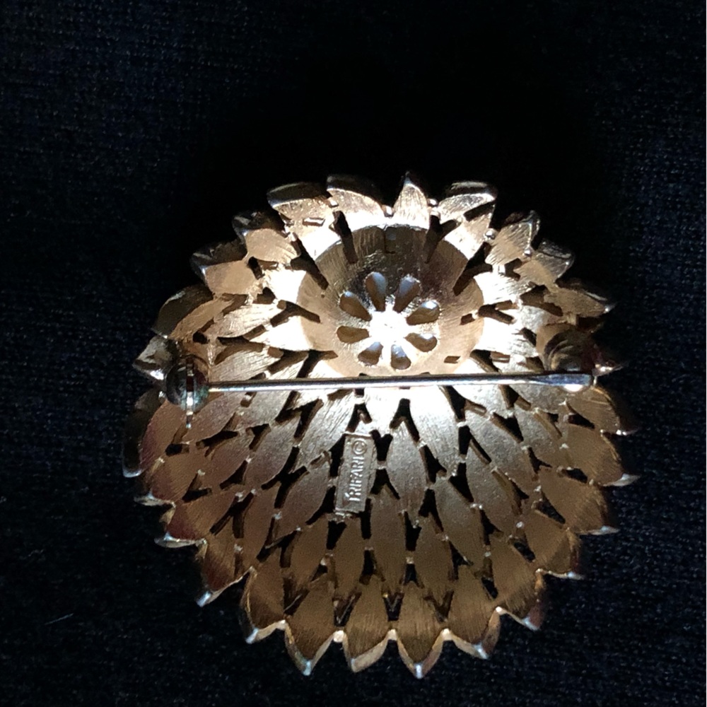 Vintage Crown Trifari Pearl Brooch - Picture 3 of 4